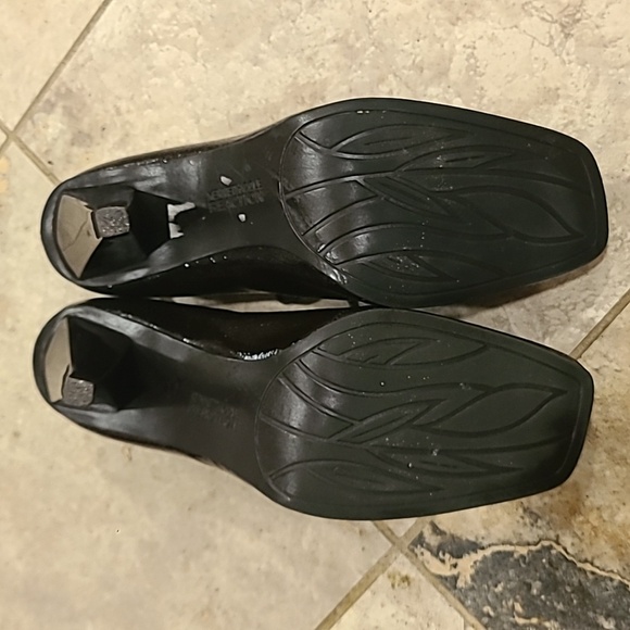 Kenneth Cole Reaction Brown Heels Classic Elegance - Picture 9 of 9